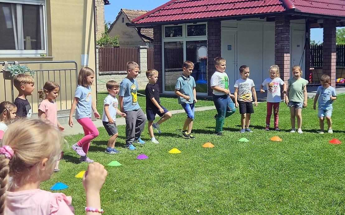 Djeca u dvorištu zgrade u Savskoj 56